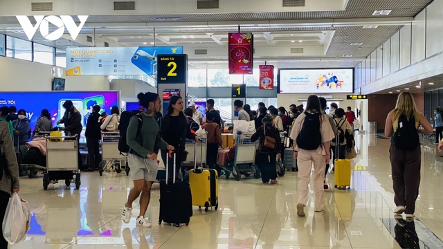 Hơn 75.000 lượt khách qua sân bay Nội Bài trong ngày 26 Tết - Ảnh 11.