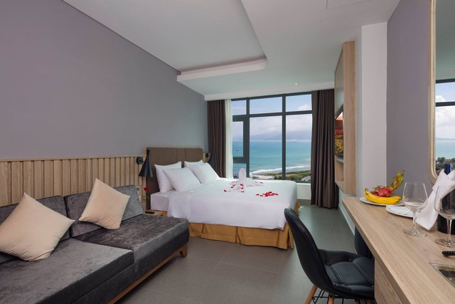 Du lịch Tết: Loạt khách sạn ở Nha Trang sát biển, tầm nhìn đẹp, giá giảm mạnh tới 82% - Ảnh 2.