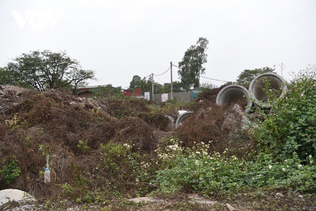 Công trường bỏ hoang ở Hà Nội mất an toàn, ô nhiễm môi trường trong dịp Tết - Ảnh 11.