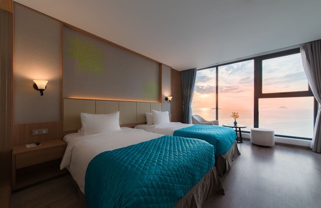 Du lịch Tết: Loạt khách sạn ở Nha Trang sát biển, tầm nhìn đẹp, giá giảm mạnh tới 82% - Ảnh 16.