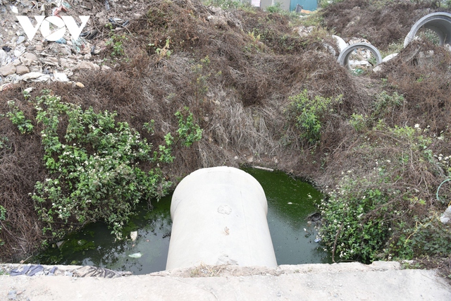 Công trường bỏ hoang ở Hà Nội mất an toàn, ô nhiễm môi trường trong dịp Tết - Ảnh 7.