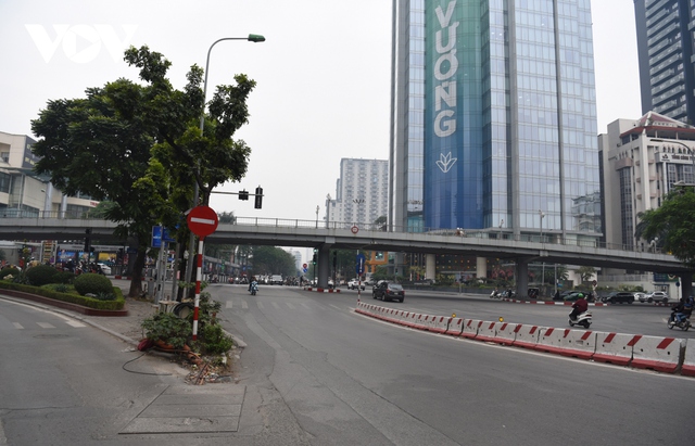 Đường phố Hà Nội vắng hoe chiều 29 Tết - Ảnh 15.