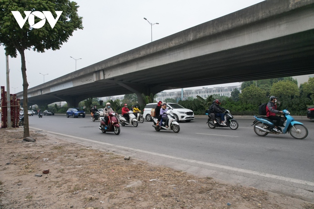 Đường phố Hà Nội vắng hoe chiều 29 Tết - Ảnh 6.