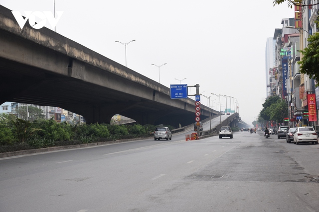 Đường phố Hà Nội vắng hoe chiều 29 Tết - Ảnh 3.