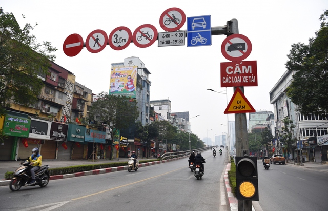 Đường phố Hà Nội vắng hoe chiều 29 Tết - Ảnh 14.
