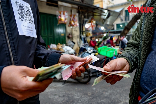 Thanh toán không dùng tiền mặt tại chợ phố cổ Hà Nội - Ảnh 7.