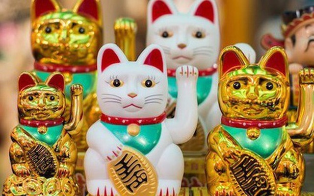 Maneki-neko: Tượng mèo may mắn nổi tiếng của Nhật Bản và câu chuyện ít người biết về nguồn gốc ra đời