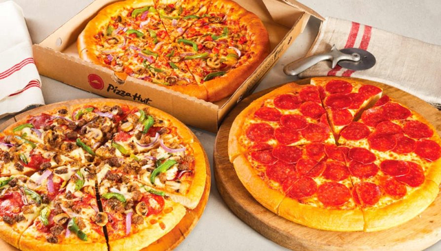 Hãng pizza đình đám tung phiên bản pizza siêu to khổng lồ khiến người dùng thích thú, chỉ mở bán duy nhất tại một quốc gia này - Ảnh 2.