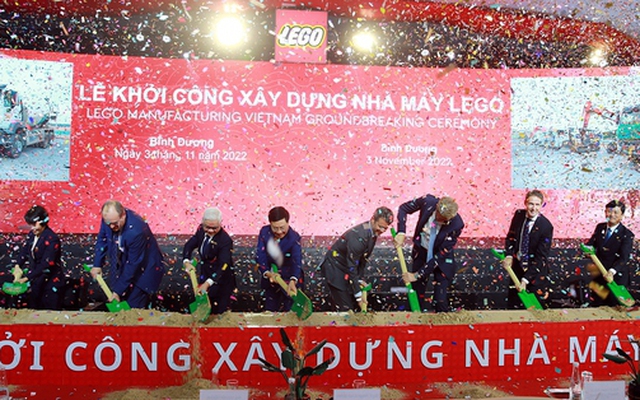 Tháng 11/2022, tại tỉnh Bình Dương, Tập đoàn LEGO có trụ sở tại Đan Mạch tổ chức khởi công nhà máy thứ 6 và là nhà máy trung hòa carbon đầu tiên trên thế giới với tổng mức đầu tư 1 tỷ USD - Ảnh: VGP