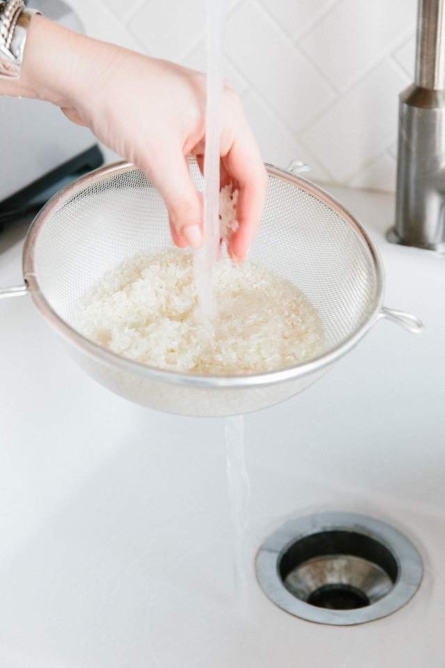 Nước vo gạo: Chất tẩy rửa không tốn một đồng mà hầu như tất cả chúng ta đều lãng quên - Ảnh 2.