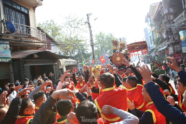 Tưng bừng lễ hội rước pháo khổng lồ ở làng Đồng Kỵ - Ảnh 4.