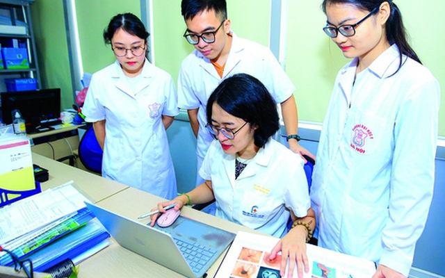 PGS-TS Đào Việt Hằng hướng dẫn nhiều học viên tốt nghiệp thạc sĩ - bác sĩ nội trú