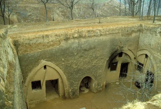 Những ngôi nhà cổ dưới lòng đất đã tồn tại suốt 7.000 năm ở Trung Quốc - Ảnh 1.