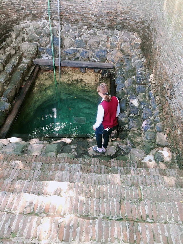 Visiting Bac Ninh on the first day of the year, where the clear Jade Well is visited by many young people - Photo 7.