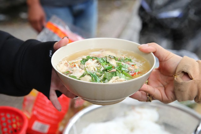 Restaurants do not take a stance when they sell a different dish every day, but they are always crowded with customers - Photo 14.