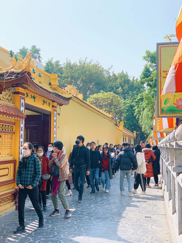 Dân tình ở Hà Nội tranh thủ chạy đua du xuân nốt những ngày Tết, mùng 7 mà nhiều nơi vẫn đông nghịt - Ảnh 16. Dân tình ở Hà Nội tranh thủ chạy đua du xuân nốt những ngày Tết, mùng 7 mà nhiều nơi vẫn đông nghịt - Ảnh 16.