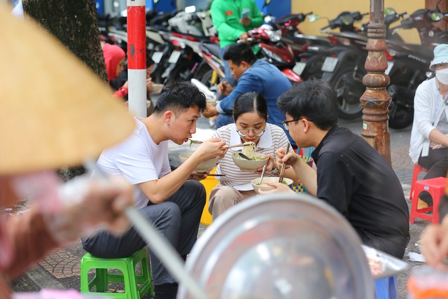 Restaurants don't take a stance when they sell a different dish every day, but they are always crowded with customers - Photo 13.