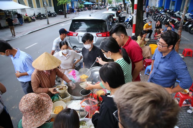 Restaurants do not stand their ground when they sell a different dish every day, but they are always crowded with customers - Photo 12.