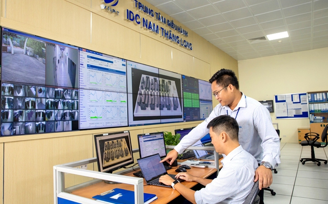 Kỹ sư vận hành hệ thống tại Trung tâm Dữ liệu VNPT - IDC Nam Thăng Long.