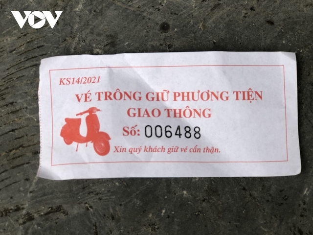 Hỗn loạn dịch vụ trông giữ xe xung quanh các đền, chùa đầu xuân mới - Ảnh 5.