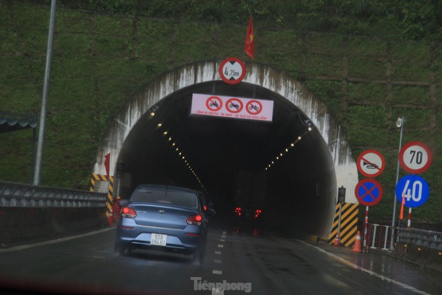 Cao tốc Cam Lộ - La Sơn - Túy Loan tấp nập xe cộ sau Tết - Ảnh 11.