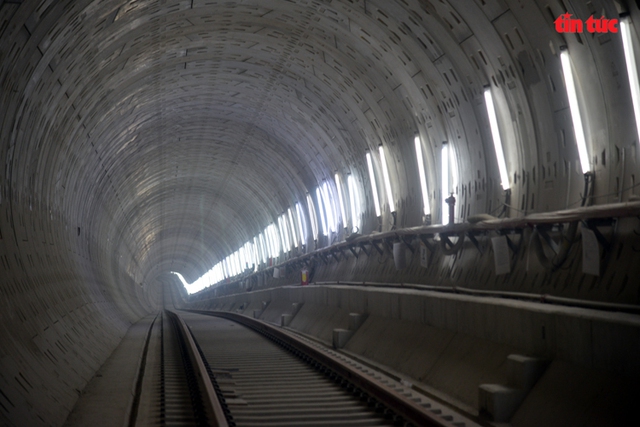 Ngắm tuyến Metro Bến Thành - Suối Tiên sắp đưa vào hoạt động - Ảnh 13.