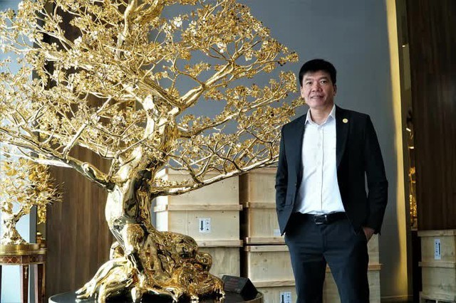 The owner of 2 gilded apricot trees worth 11 billion VND, has just set a Vietnamese record: I hope to contribute to honoring the traditional values ​​of the Vietnamese New Year - Photo 11.
