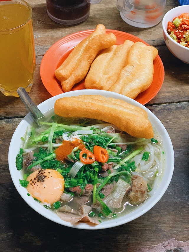 Những quán ăn không thể vội ở Hà Nội, đông nghịt người xếp hàng vì toàn món ngon trứ danh - Ảnh 9.