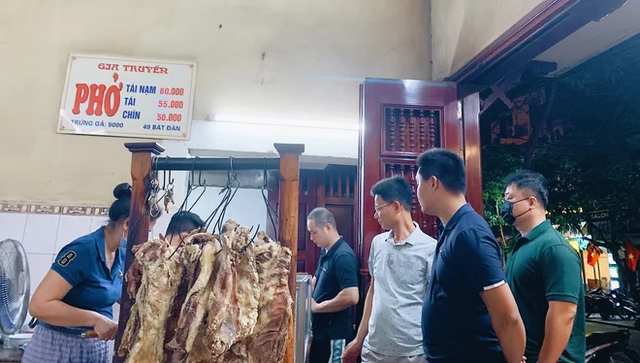 Những quán ăn không thể vội ở Hà Nội, đông nghịt người xếp hàng vì toàn món ngon trứ danh - Ảnh 4.