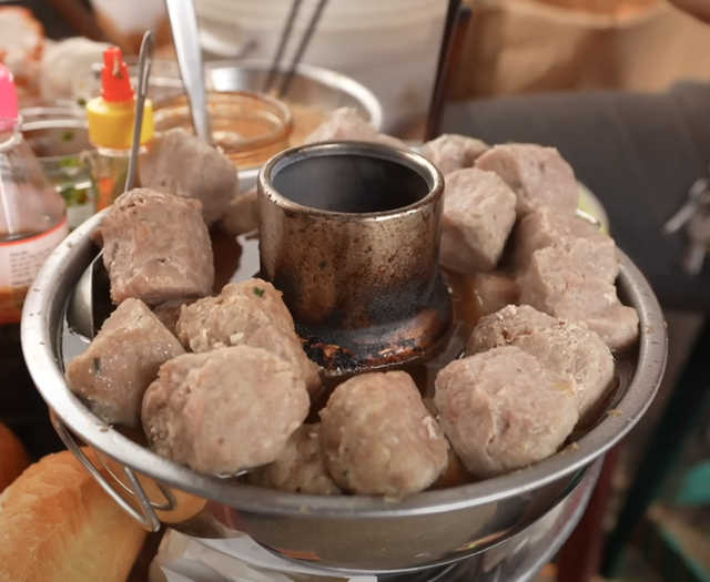 The shop of shumai bread is more than 40 years old, making the American tourist fascinated, buying so much that the owner is familiar - Photo 7.