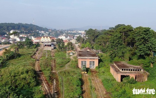 Một đoạn đường ray còn sót lại của tuyến đường sắt Tháp Chàm - Đà Lạt ở địa phận Đà Lạt - Ảnh: M.V.