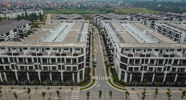 Hà Nội: Cận cảnh hàng nghìn căn biệt thự sát tuyến đại lộ 16 làn xe dài nhất, rộng nhất Việt Nam có giá chỉ từ 80 triệu đồng/m2 - Ảnh 16.