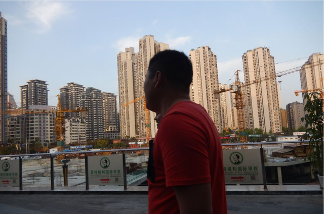 Xu hướng đáng lo nhen nhóm trong thị trường bất động sản Trung Quốc: Kẻ sợ cảnh ‘màn trời chiếu đất’, người mừng thầm vì ‘thời đến’ - Ảnh 2.