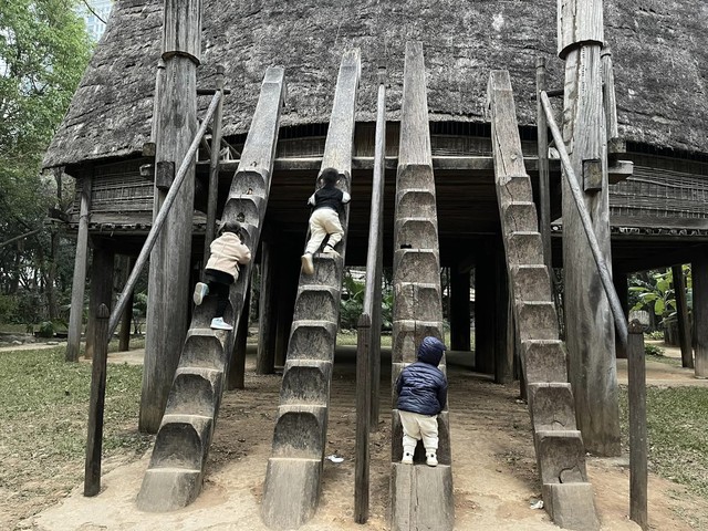 Mẹ 9X cho con vừa học vừa chơi qua chuyến du xuân đầu năm - Ảnh 9.