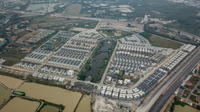 Hà Nội: Cận cảnh hàng nghìn căn biệt thự sát tuyến đại lộ 16 làn xe dài nhất, rộng nhất Việt Nam có giá chỉ từ 80 triệu đồng/m2 - Ảnh 7.