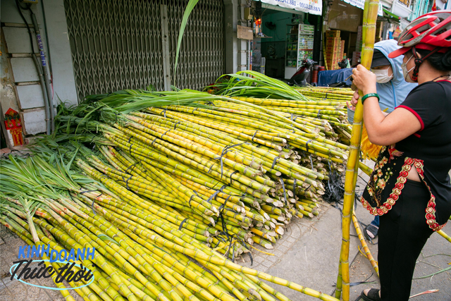 Earn tens of millions in less than 24 hours thanks to the custom of buying golden sugar cane to worship God in Saigon - Photo 13.