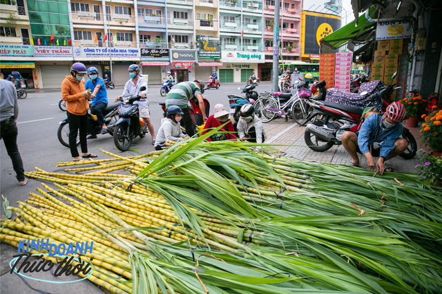 Earn tens of millions in less than 24 hours thanks to the custom of buying golden sugar cane to worship God in Saigon - Photo 12.