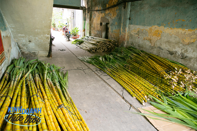 Earn tens of millions in less than 24 hours thanks to the custom of buying golden sugarcane to worship God in Saigon - Photo 11.