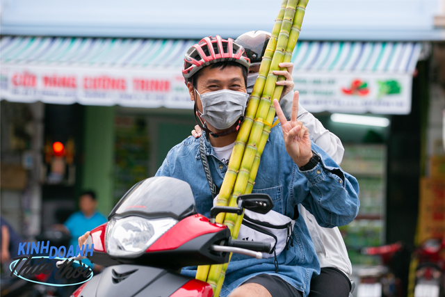 Earn tens of millions in less than 24 hours thanks to the custom of buying golden sugarcane to worship God in Saigon - Photo 10.