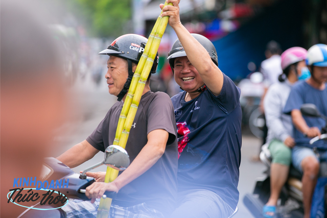 Earn tens of millions in less than 24 hours thanks to the custom of buying golden sugarcane to worship God in Saigon - Photo 9.