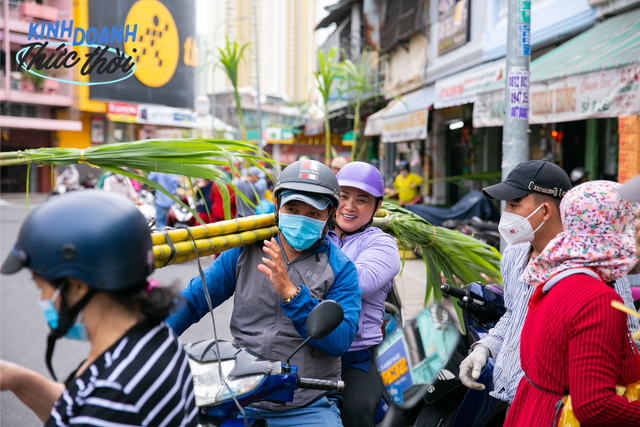 Earn tens of millions in less than 24 hours thanks to the custom of buying golden sugar cane to worship God in Saigon - Photo 8.