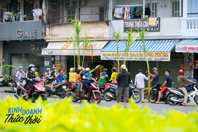 Kiếm hàng chục triệu chưa đầy 24 giờ nhờ phong tục mua mía vàng cúng vía Trời ở Sài Gòn - Ảnh 7.