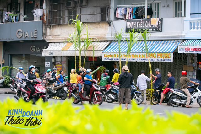 Earn tens of millions in less than 24 hours thanks to the custom of buying golden sugarcane to worship God in Saigon - Photo 7.