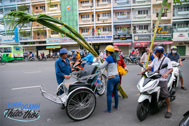 Earn tens of millions in less than 24 hours thanks to the custom of buying golden sugar cane to worship God in Saigon - Photo 23.