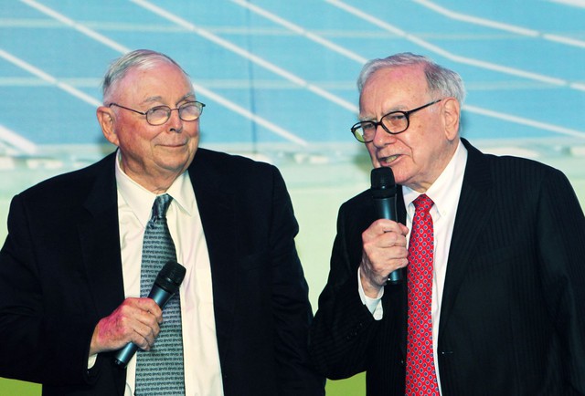 Tỷ phú đại tài Charlie Munger ca ngợi 1 đặc điểm được ví như ‘cỗ máy’ của Warren Buffett: Không có nó, ‘bạn khó tiến xa được trong đời’ - Ảnh 1.