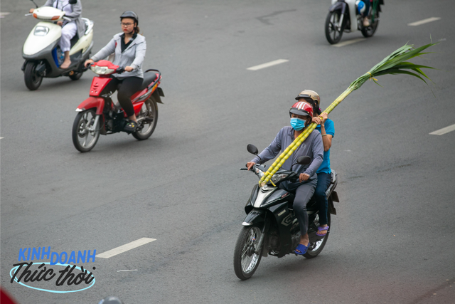 Earn tens of millions in less than 24 hours thanks to the custom of buying golden sugarcane to worship God in Saigon - Photo 20.