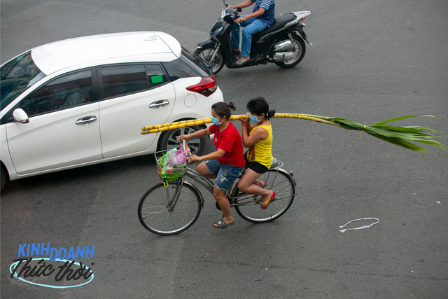 Earn tens of millions in less than 24 hours thanks to the custom of buying golden sugarcane to worship God in Saigon - Photo 19.