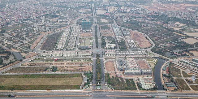 Hà Nội: Cận cảnh hàng nghìn căn biệt thự sát tuyến đại lộ 16 làn xe dài nhất, rộng nhất Việt Nam có giá chỉ từ 80 triệu đồng/m2 - Ảnh 9.