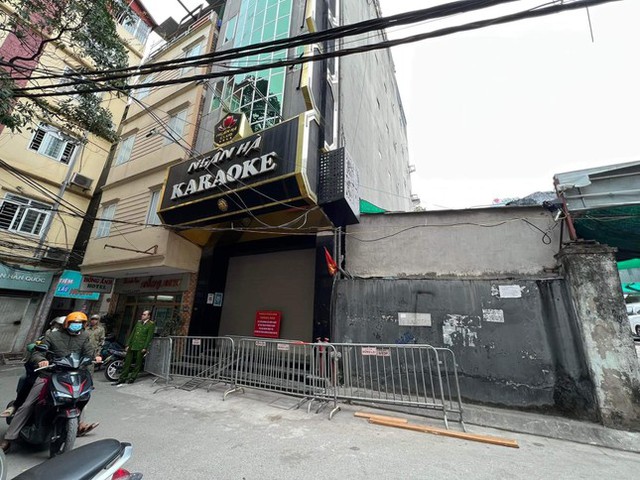 Hà Nội: Đề xuất xử phạt gần 200 triệu, tước giấy phép quán karaoke cho múa thoát y - Ảnh 1.