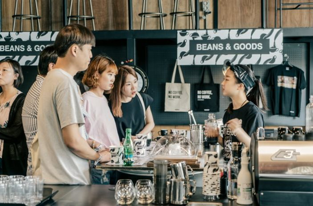 Sự khốc liệt khi kinh doanh quán cà phê: Các cửa hàng tại Hàn Quốc đua nhau dìm giá đến mức đóng cửa, cứ 1 quán mới mở thì 2 quán cũ sập tiệm - Ảnh 3.